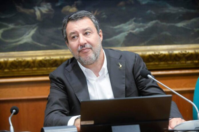 Milano, Salvini: “Arrivano 500 parà per ordine pubblico, potranno usare droni e Lince”