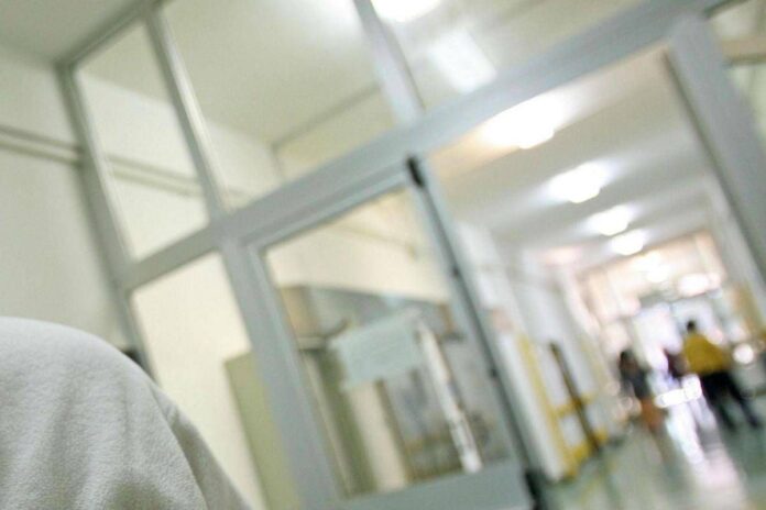 Napoli, donna incinta viene dimessa: torna in ospedale e muore insieme alla bimba