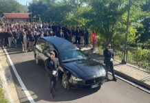 Operaio morto al Colosseo, folla ai funerali di Andrea Moretti: presente anche il ministro Giuli