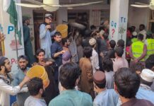Pakistan, crolla il tetto di una scuola a Peshawar: 28 morti e 30 feriti