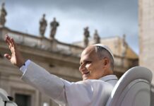 Papa Leone XIV in auto scoperta prima dell’udienza generale: “Grazie a tutti per il sostegno”