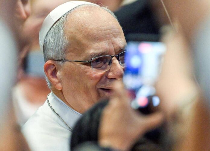 Papa: “Mi hanno trovato un nodulo circoscritto al polmone, mi opero”