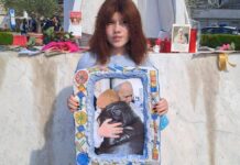 Papa, la gioia della 13enne Varvara per le dimissioni: “Ho avuto il cancro, vorrei restituirgli quell’abbraccio”