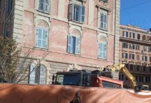 Parcheggio piazza Capponi, residenti: “Ennesimo scavo inutile e i nostri palazzi tremano”