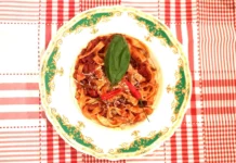 Spaghetti Diplomacy: perché i potenti della Terra dovrebbero sedersi a tavola Spaghetti Diplomacy, piatto di pasta per il dialogo e la pace