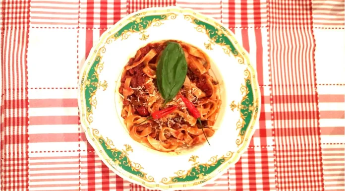 Spaghetti Diplomacy: perché i potenti della Terra dovrebbero sedersi a tavola Spaghetti Diplomacy, piatto di pasta per il dialogo e la pace