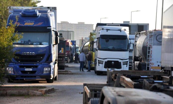 Protesta Tir, il Garante chiede la precettazione: “Pericolo grave per i cittadini”