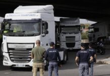 Protesta dei tir, stop ai blocchi in Campania: ripartono i rifornimenti. Il Garante invoca la precettazione