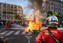 Proteste degli studenti in Francia, 15enne perde una mano