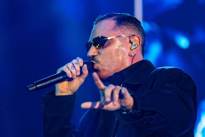 Proteste e cortei, lo sfogo di Marracash sui social: “Con le buone non cambi le cose”