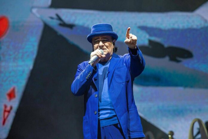 Renato Zero compie gli anni, l’annuncio di un nuovo progetto: “Mi sono regalato un’altra perla”