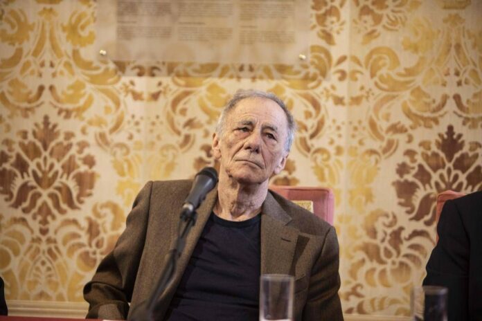 Roberto Vecchioni si prende un’altra pausa: “Statemi vicino”