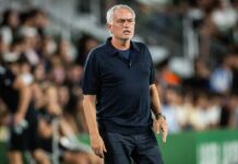 Roma, Mourinho: “Sono un avversario, ma vorrei abbracciare i tifosi”