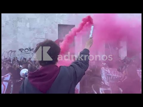 Roma, al via corteo per lo sciopero generale. Studenti intonano ‘Bella ciao’