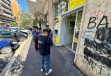 Roma, buco nel muro e maschere di Halloween: rapina da 100mila euro alle Poste della Garbatella