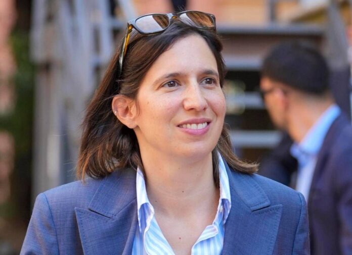 Schlein all’assemblea Pd: “Primarie o no, mi candido presidente del Consiglio”