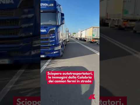Sciopero autotrasportatori, le immagini dalla Calabria dei camion fermi in strada