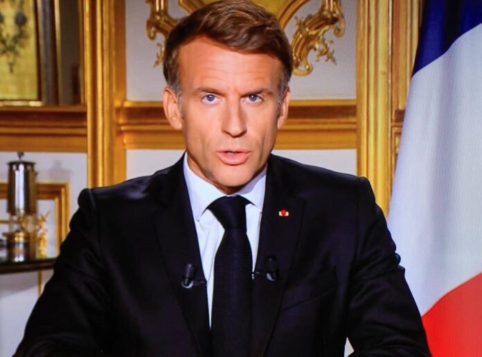 Scontri in Francia, Macron: “Proviamo rabbia, nulla giustifica la violenza. Chi ha distrutto dovrà pagare”