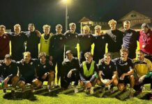 Sinner, ritorno a casa e visita alla squadra del paese (con foto di gruppo)