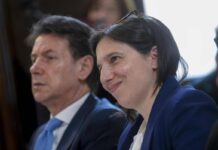 TOMORROW/ Campo largo, tensioni nel centrosinistra: Conte insiste su primarie presto