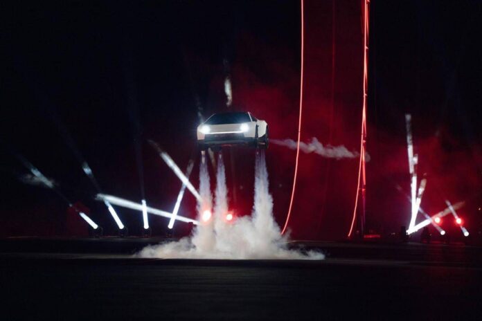 Tesla svela la Roadster, l’auto sportiva capace di volare: in produzione dal 2028