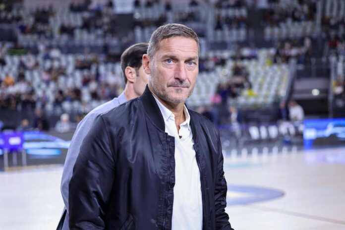 Totti e la prima visita alla prostata: “Dottore, cosa vorrebbe fare con questo arnese…?”