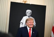 Trump festeggia Colombo alla Casa Bianca, caccia al voto degli italoamericani