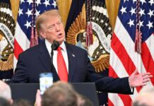 Trump, l’omaggio a Cristoforo Colombo e le battute: “Il mio amico Pavarotti…”