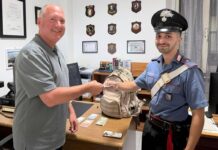 Turista dimentica zaino con oltre 2mila dollari sul treno Civitavecchia-Roma, cittadino gli salva la vacanza