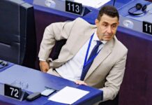 Ucraina, Vannacci contro Zelensky: “Ricatta l’Europa e vuole 70 miliardi”