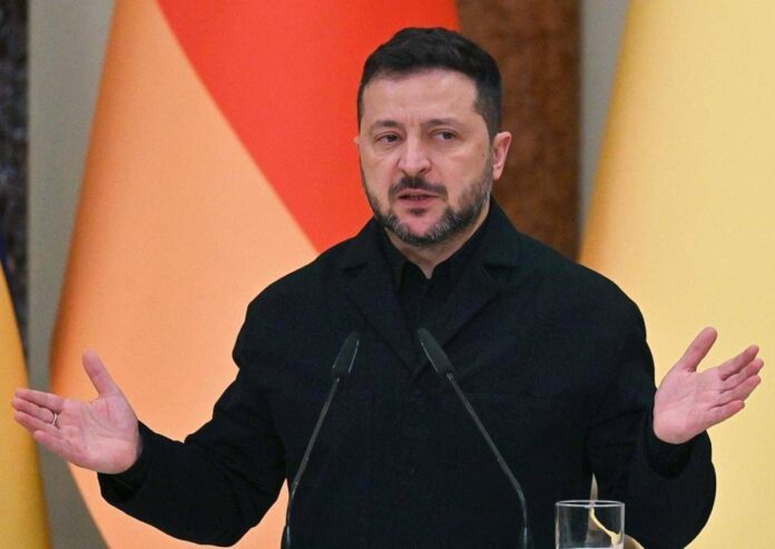 Ucraina, il sondaggio: testa a testa Zelensky-Zaluzhny in caso di elezioni