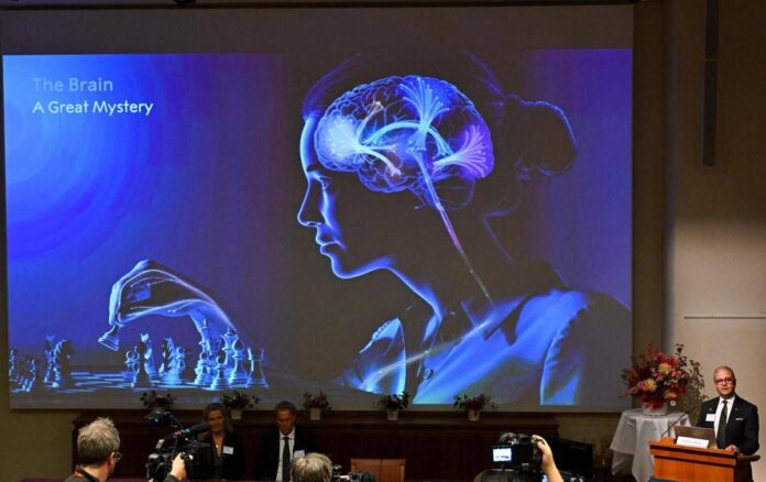 Un’alga e una luce blu: così è nata la scoperta che ha vinto il Nobel per la Medicina 2026