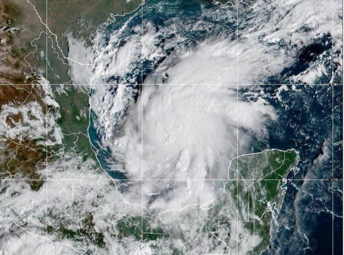 Uragano Isaias, cresce l’allerta negli Usa: evacuazioni e scuole chiuse in Florida e Alabama