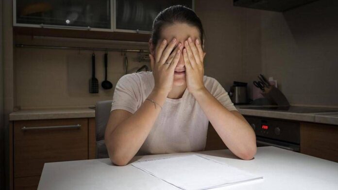 Violenza economica sulle donne, che cos’è: tutte le sfaccettature, l’indagine