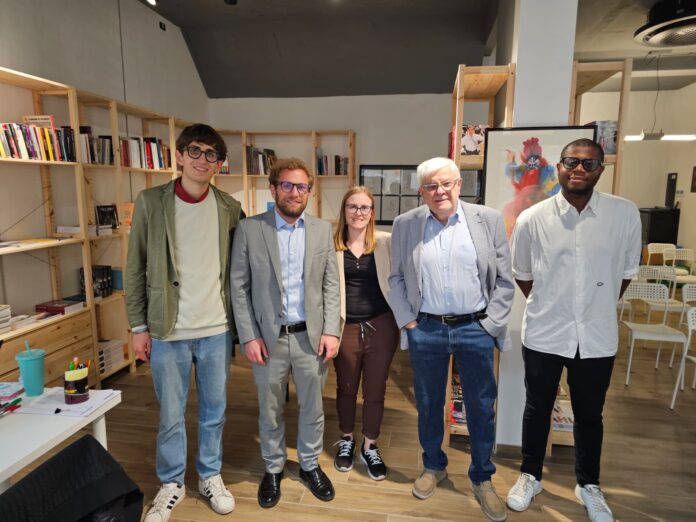 Una parte della redazione di ViPiu.it, VicenzaPiù, Padova24Ore.it e VeronaOnline.it a Spazio Aperto: da sinistra Jacopo Graziani, accanto al indaco, e poi Serena Balbo, Giovanni Coviello e Ladyslasi Piccolo)