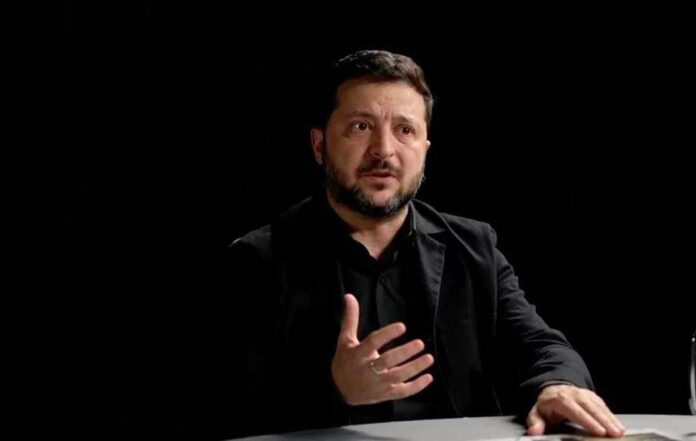Zelensky racconta l’inizio della guerra: “I russi pensavano di conquistare Kiev in tre giorni. Avevano già le uniformi per la parata”