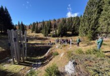Asiago, sessanta studenti con gli Alpini di Campedello lungo il Sentiero del Silenzio Studenti al Sentiero del Silenzio accompagnati dagli Alpini di Campedello