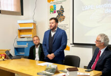 Monte Grappa, le api diventano sentinelle ambientali in un progetto tra 24 Comuni Api sentinelle ambientali del Monte Grappa, presentazione del progetto con arnie e prodotti degli apicoltori