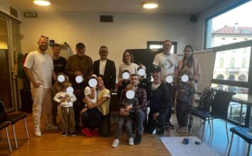 Arzignano, otto corsi gratuiti di robotica e coding per bambini e ragazzi fino a maggio Corsi gratuiti di robotica e coding ad Arzignano, partecipanti e piccoli robot durante il laboratorio