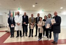 Ospedale di Asiago, ritrovata la capsula del tempo con uno storico messaggio del 1946 Capsula del tempo dell’ospedale di Asiago, la pergamena del 1946 mostrata alla comunità