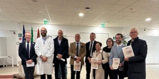 Ospedale di Asiago, ritrovata la capsula del tempo con uno storico messaggio del 1946 Capsula del tempo dell’ospedale di Asiago, la pergamena del 1946 mostrata alla comunità