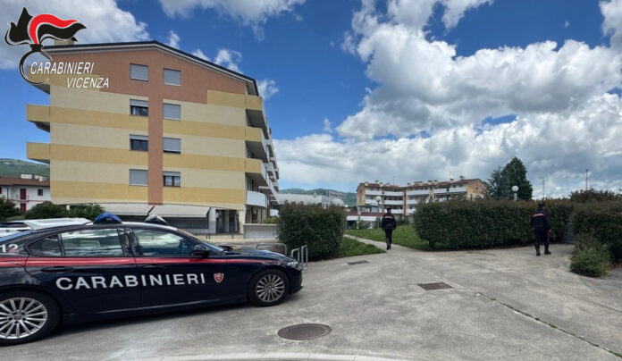 Rapina del Rolex a Bassano, Carabinieri durante gli accertamenti nel quartiere