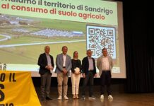 BESS a Sandrigo, oltre 200 persone all’assemblea: dai rischi di incendio alla falda, i cittadini chiedono chiarimenti e trasparenza bess