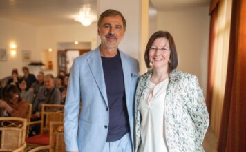 Letizia Boninsegna, dalla chirurgia del pancreas al libro solidale per i bambini Letizia Boninsegna e Momat con Beppe Convertini alla presentazione del libro