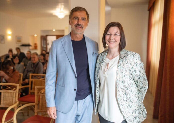 Letizia Boninsegna, dalla chirurgia del pancreas al libro solidale per i bambini Letizia Boninsegna e Momat con Beppe Convertini alla presentazione del libro