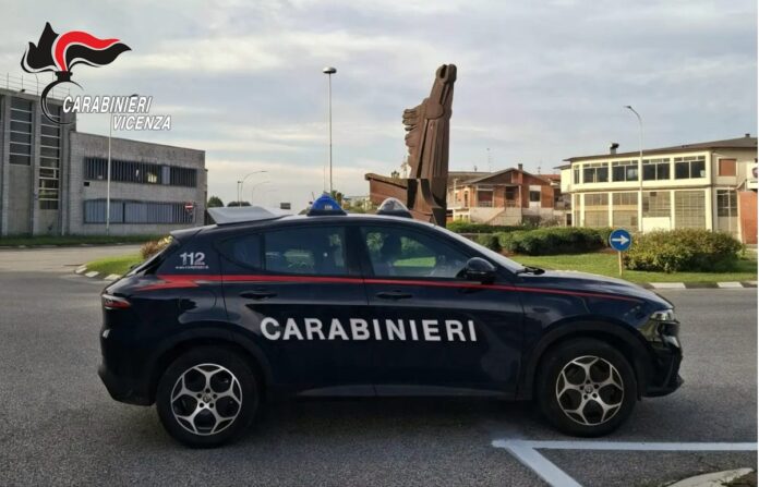 Tentata estorsione a Montecchio Maggiore Presunta tentata estorsione a Montecchio Maggiore, auto dei Carabinieri di Vicenza