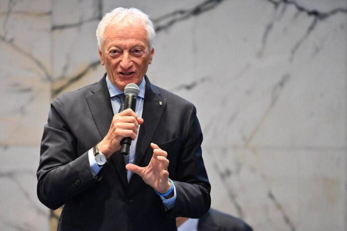 Sport e Costituzione, al CONI presentato il manifesto sui valori dentro e fuori dal campo Sport e Costituzione, il presidente del CONI Luciano Buonfiglio durante un intervento pubblico