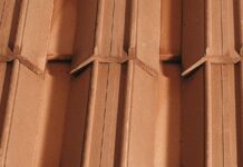 Cotto Possagno guida LIFE CAPT-TILE: nuove tegole sostenibili per tetti e facciate verdi Tegole verdi Cotto Possagno, dettaglio di elementi in terracotta