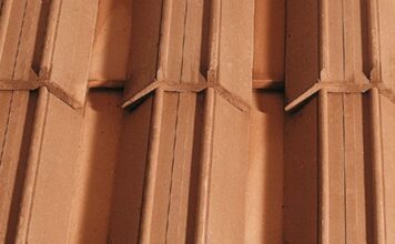 Cotto Possagno guida LIFE CAPT-TILE: nuove tegole sostenibili per tetti e facciate verdi Tegole verdi Cotto Possagno, dettaglio di elementi in terracotta