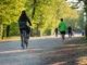 Ecosistema Urbano 2026, Vicenza sale al 41° posto ma restano criticità su aria e auto Ecosistema Urbano 2026 a Vicenza, ciclisti e pedoni in un’area verde della città